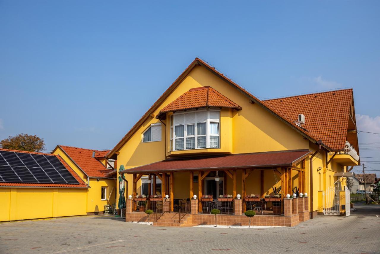 佐洛埃格塞格 贝缇里帕兹奥旅馆酒店 外观 照片